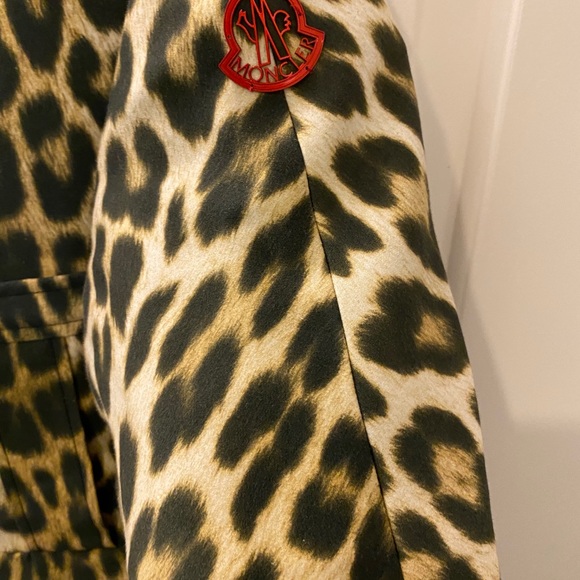 Moncler short sleeve coat - Picture 3 of 5